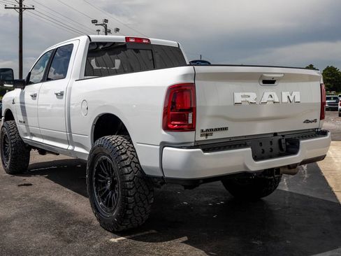 Used 2026 RAM 2500 Laramie AWD/4WD image 3