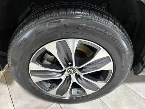 Used 2020 Toyota Highlander XLE FWD image 12