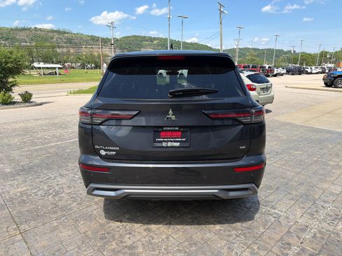 Used 2025 Mitsubishi Outlander SE FWD image 7