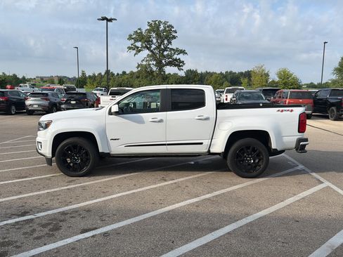 Used 2020 Chevrolet Colorado LT w/ Colorado RST Special Edition AWD/4WD image 2