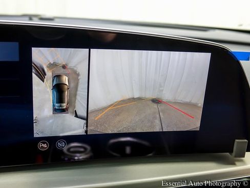 New 2025 Cadillac Lyriq Luxury image 16