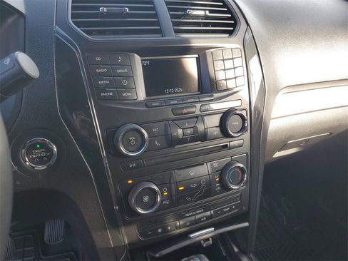 Used 2016 Ford Explorer XLT image 28