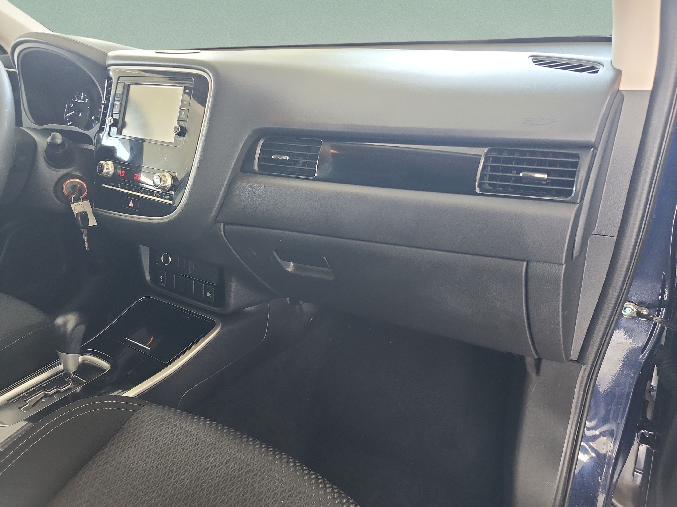 Used 2020 Mitsubishi Outlander ES FWD image 21