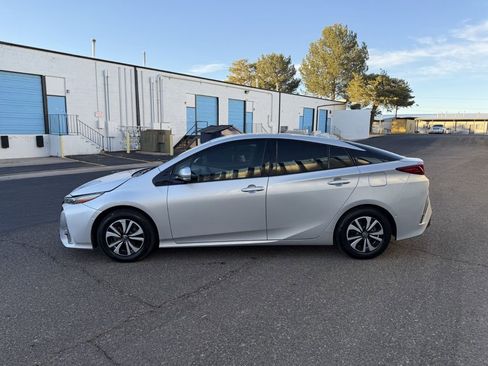 Used 2019 Toyota Prius Prime Plus image 4