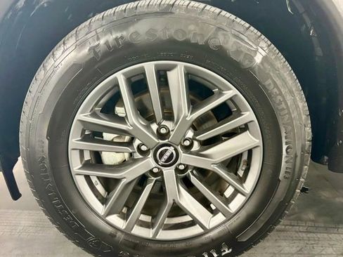 Used 2023 Nissan Rogue S image 11