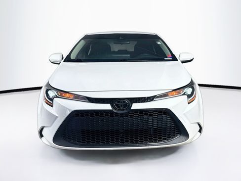 Used 2022 Toyota Corolla LE FWD image 3