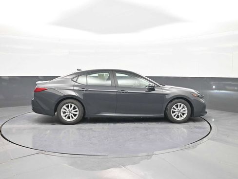 Used 2025 Toyota Camry LE w/ Convenience Package image 9