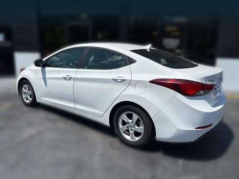 Used 2015 Hyundai Elantra SE FWD image 3