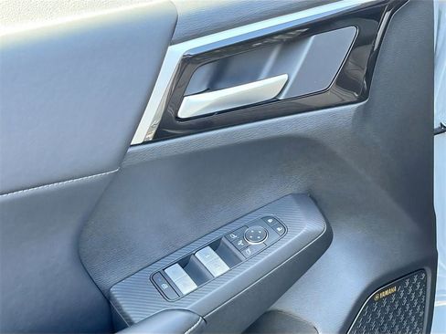 New 2026 Mitsubishi Outlander SE image 18