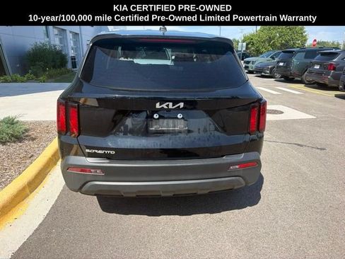 Used 2023 Kia Sorento LX FWD image 16