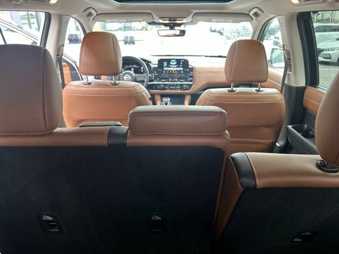 Certified 2025 Nissan Pathfinder Platinum w/ Cargo Package FWD image 27