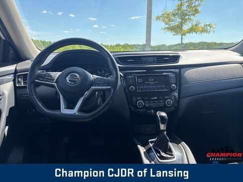 Used 2019 Nissan Rogue SV FWD image 2
