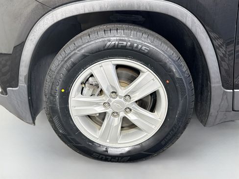 Used 2019 Chevrolet Trax LS FWD image 36