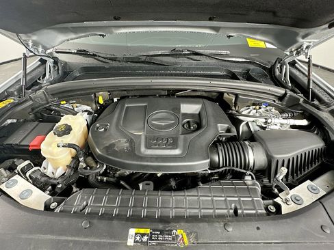 Used 2022 Jeep Grand Cherokee Overland w/ Luxury Tech Group IV AWD/4WD image 32