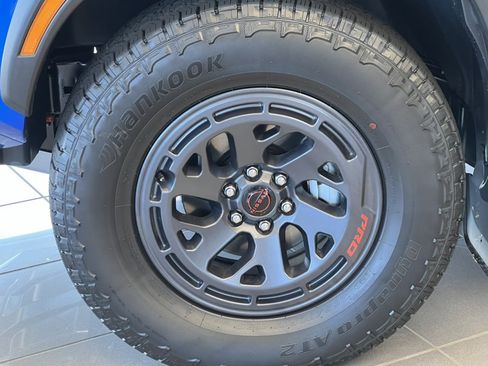 Used 2025 Nissan Frontier PRO-4X image 6