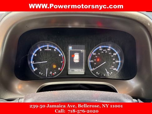 Used 2018 Toyota RAV4 LE image 32