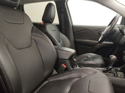 Used 2019 Jeep Cherokee Limited image 21