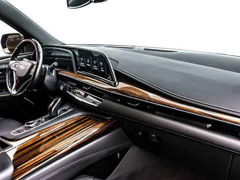 Used 2024 Cadillac Escalade ESV Luxury image 16