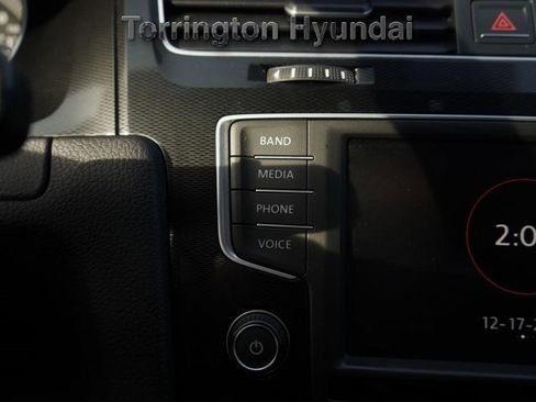 Used 2017 Volkswagen Golf 4-Door image 18