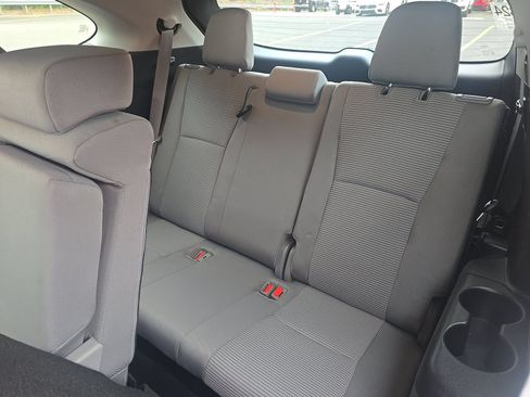 Used 2021 Toyota Highlander LE FWD image 13