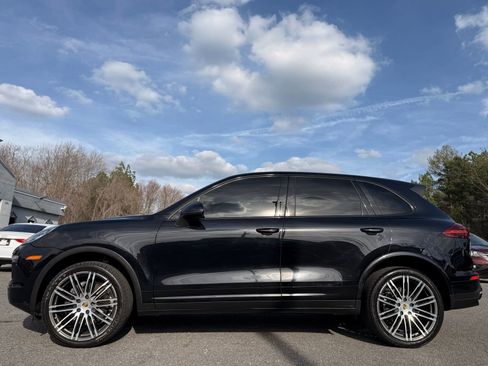 Used 2017 Porsche Cayenne AWD/4WD image 2