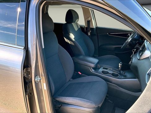 Used 2018 Kia Sorento LX image 27