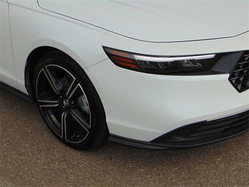 Used 2024 Honda Accord Sport image 2