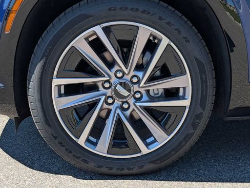 Used 2026 Cadillac Vistiq Luxury w/ LPO, Floor Liner Package AWD/4WD image 7
