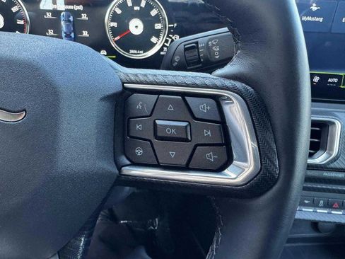 Used 2025 Ford Mustang Premium image 23
