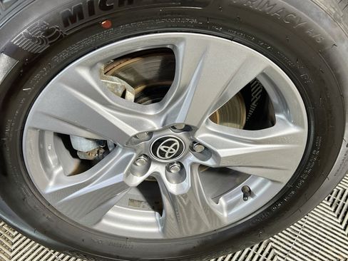 Used 2023 Toyota RAV4 XLE w/ Convenience Package FWD image 14