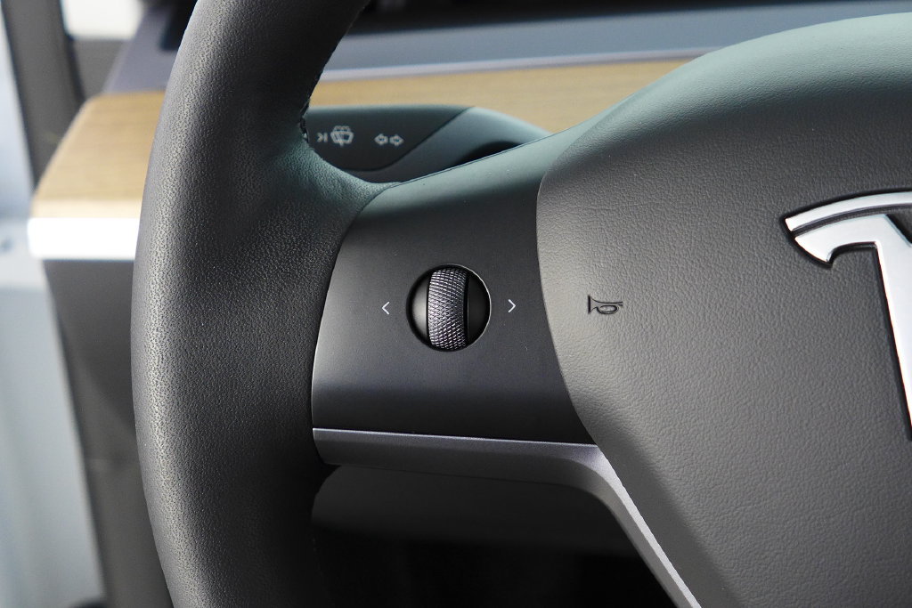Used 2023 Tesla Model Y Long Range AWD/4WD image 29