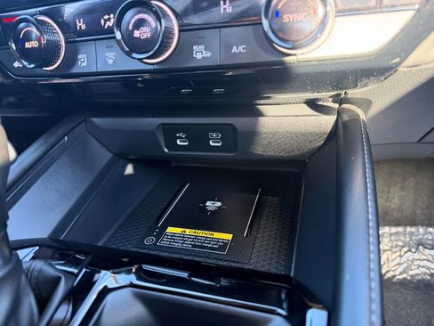 Used 2023 Honda Accord Touring image 12