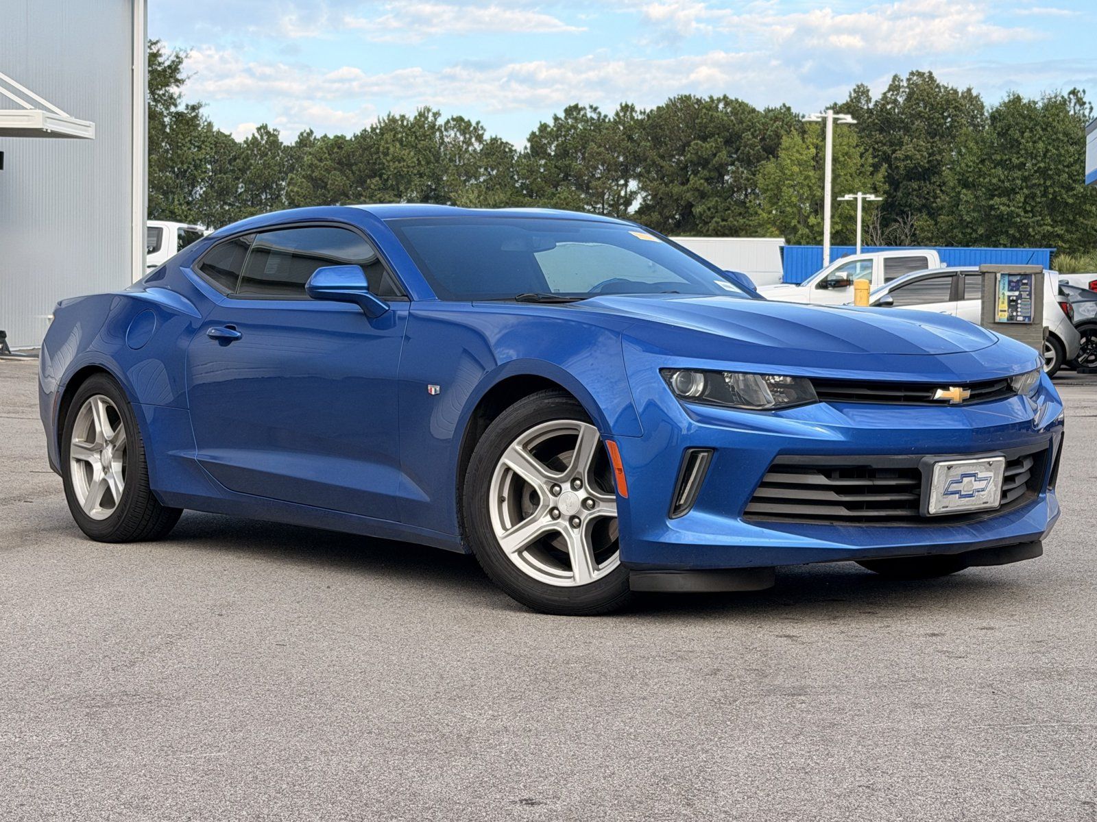 Used 2018 Chevrolet Camaro LT w/ Technology Package RWD image 2