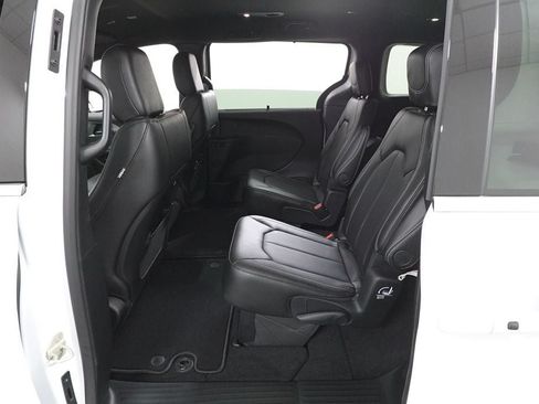 New 2027 Chrysler Pacifica Select FWD image 23