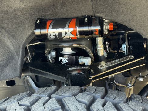 Used 2024 GMC Sierra 2500 Denali Ultimate image 9