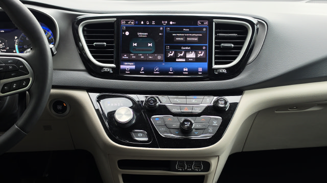 Used 2023 Chrysler Pacifica Touring-L FWD image 8