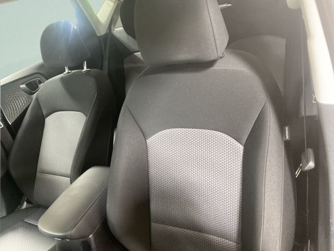 Used 2025 Kia Soul LX w/ LX Technology Package FWD image 13