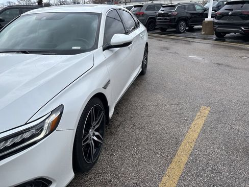 Used 2021 Honda Accord Touring image 11