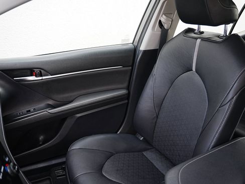 Used 2020 Toyota Camry XSE image 11