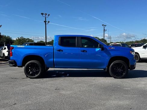 Used 2025 Chevrolet Silverado 1500 LT Trail Boss w/ Convenience Package II AWD/4WD image 2