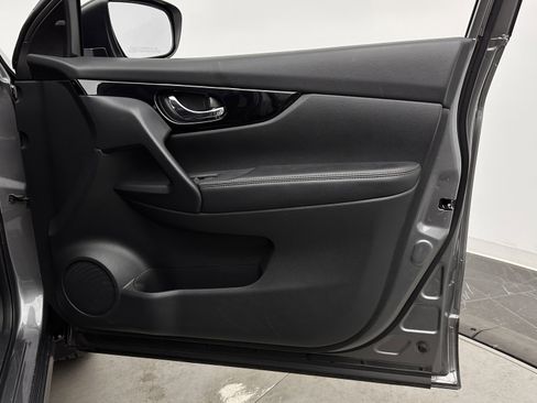 Used 2020 Nissan Rogue Sport SV image 31