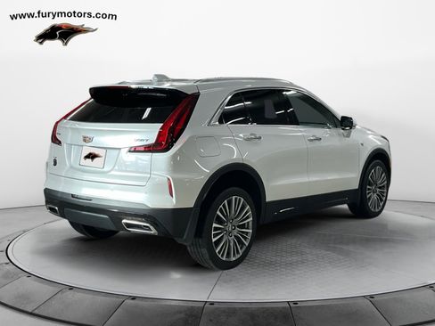 Used 2024 Cadillac XT4 Premium Luxury image 3