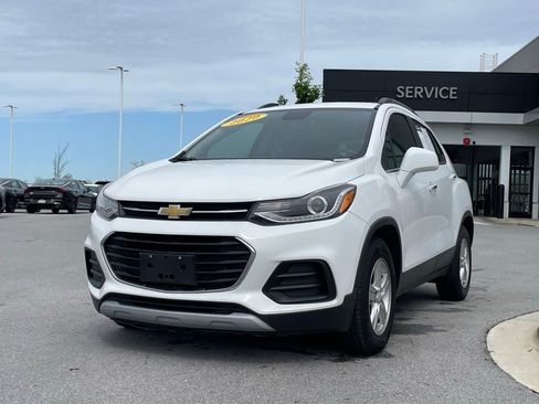 Used 2020 Chevrolet Trax LT w/ LT Convenience Package image 3