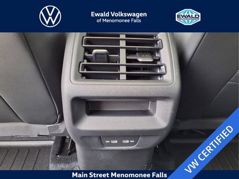 Certified 2025 Volkswagen Tiguan SE w/ Panoramic Sunroof Package AWD/4WD image 26