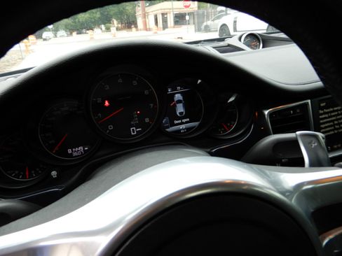 Used 2016 Porsche Panamera 4dr HB 4 image 16