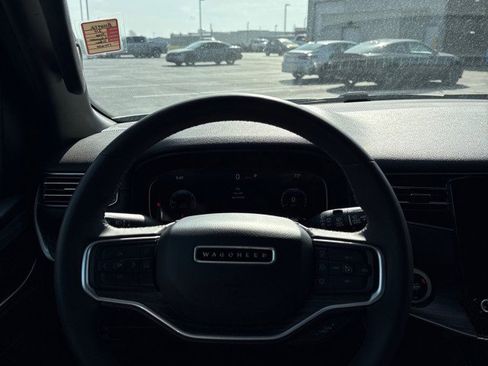 Used 2024 Jeep Wagoneer Series II image 12