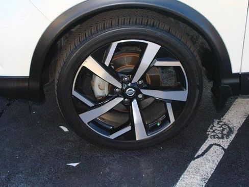 Used 2022 Nissan Rogue Sport SL w/ Premium Package image 3