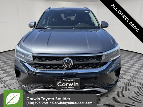 Used 2022 Volkswagen Taos SE w/ Panoramic Sunroof Package AWD/4WD image 2