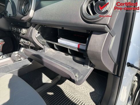 Used 2020 Toyota Tacoma TRD Off-Road AWD/4WD image 37