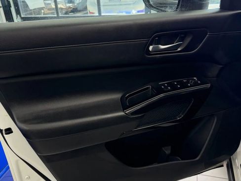 Used 2022 Nissan Pathfinder SV w/ SV Black Package image 22